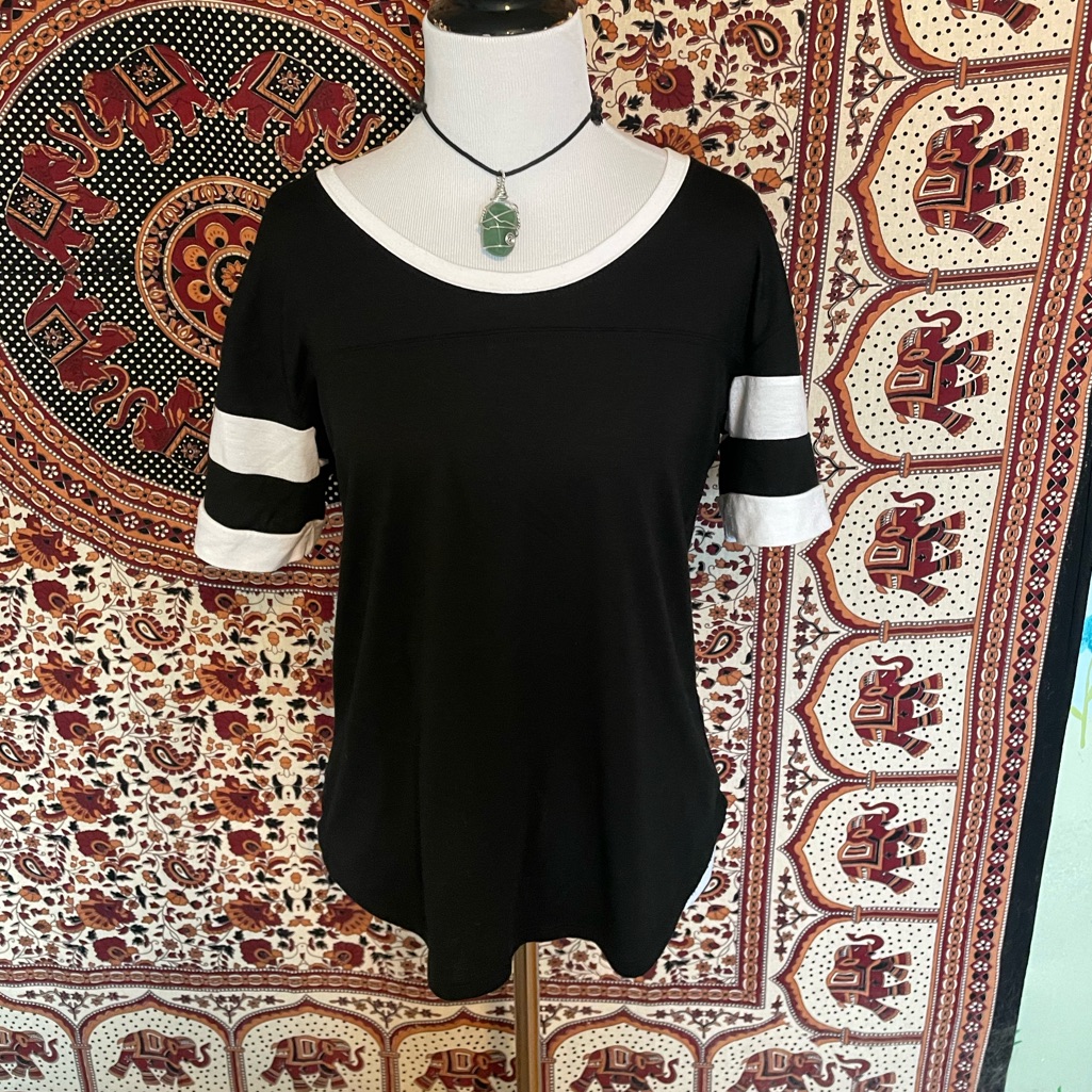 Black & White Essential Basic Tshirt